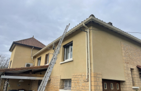 Pose de gouttière en alu au Bugue